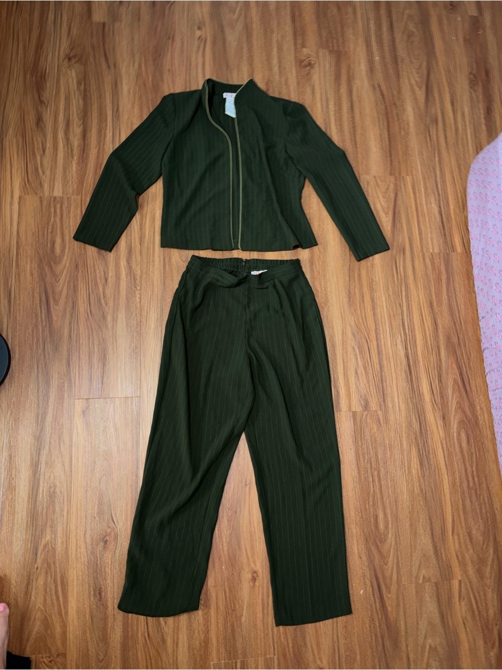 Women’s suit size 8P